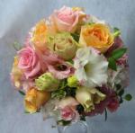 可愛いラウンドブーケです｜「花曜日」　（奈良県橿原市の花キューピット加盟店 花屋）のブログ