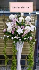 お祝いのスタンド花「花曜日」（奈良県橿原市の花屋）のギャラリー写真